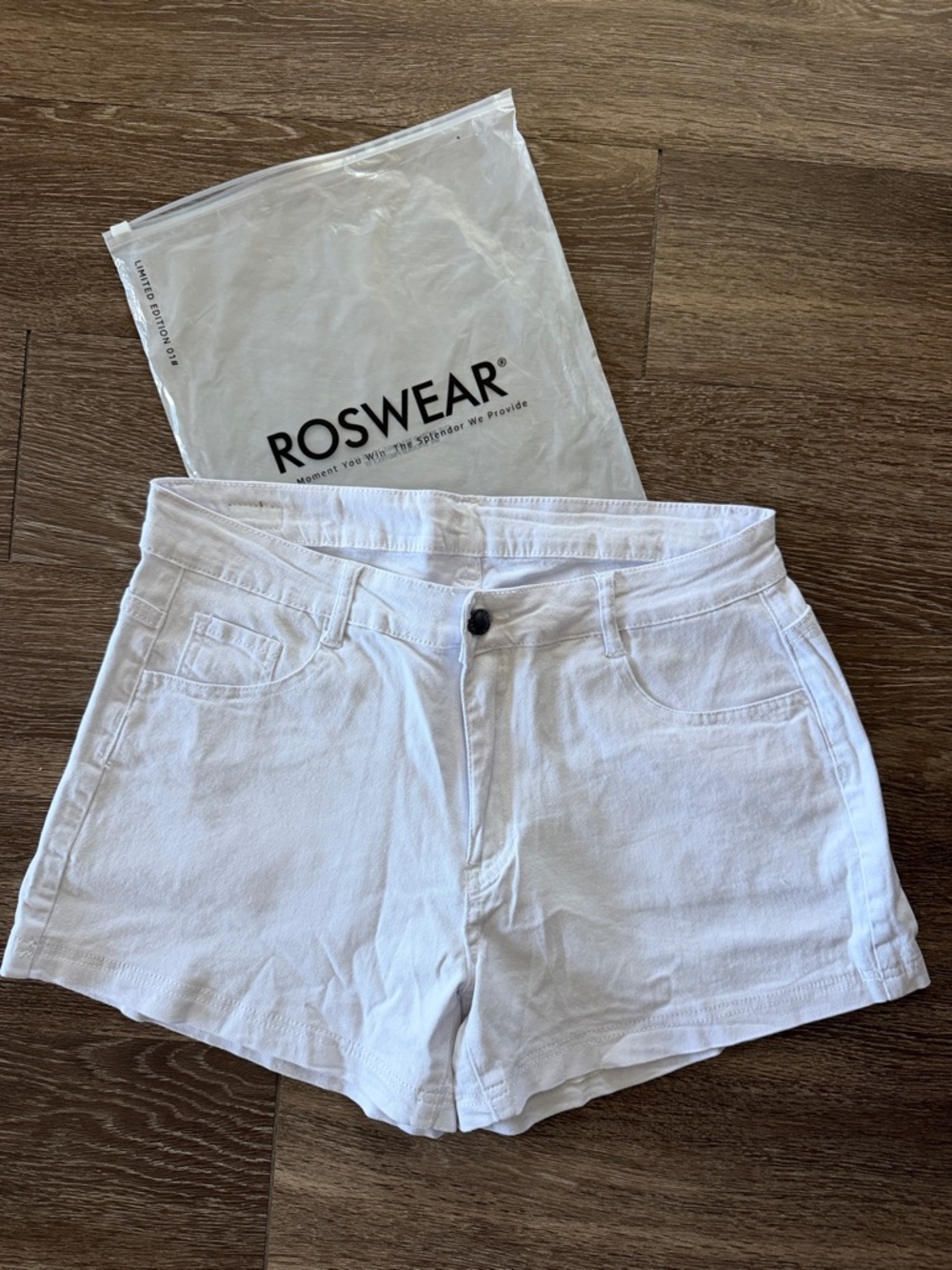 Roswear 5-Pocket White Women's Denim Jean Shorts - Casual High-Waisted NWT XL